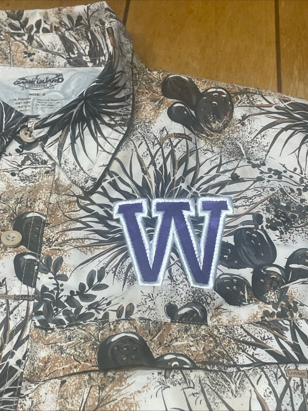 Game Guard Button Down Vented Shirt Size Small Cactus Camo Washington Husky Logo